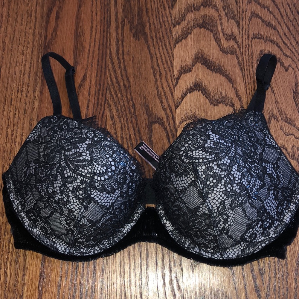 Victoria’s Secret Very Sexy bra size 32D